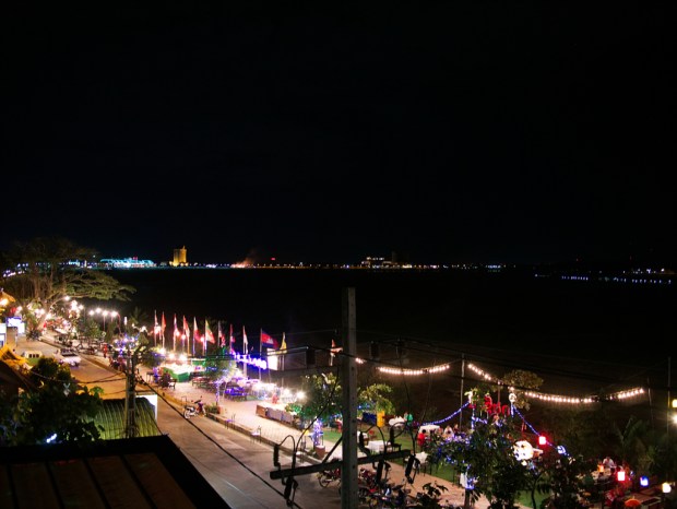 Vientiane_MekongNightlife