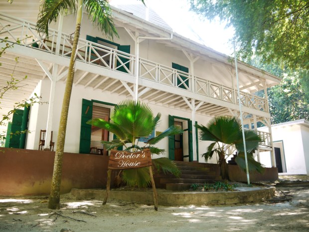 Curieuse_DoctorsHouse